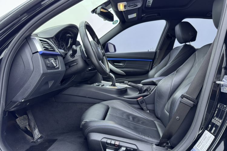 Used BMW 3 Series 2018 320i M Sport Package Interior 1