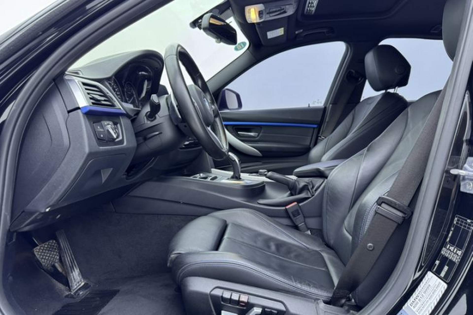 Used BMW 3 Series 2018 320i M Sport Package Interior 1