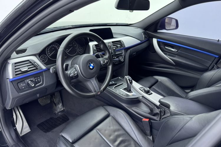 Used BMW 3 Series 2018 320i M Sport Package Interior 3