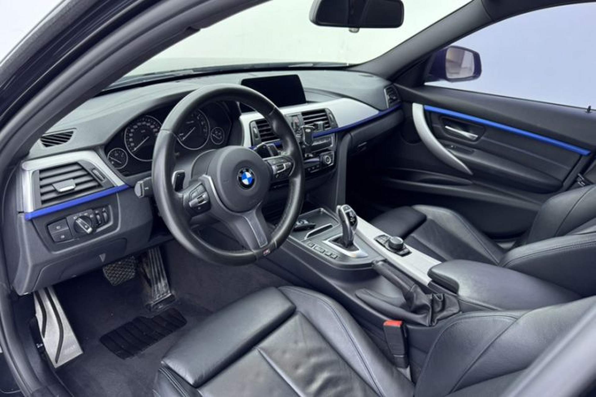 Used BMW 3 Series 2018 320i M Sport Package Interior 3