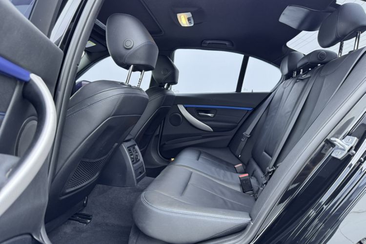 Used BMW 3 Series 2018 320i M Sport Package Interior 4
