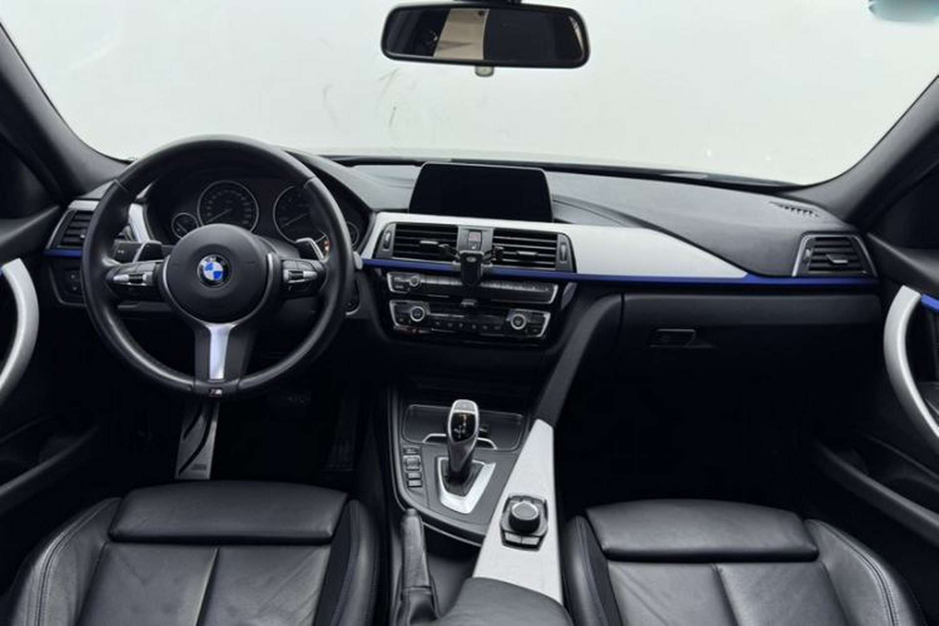 Used BMW 3 Series 2018 320i M Sport Package Interior 5