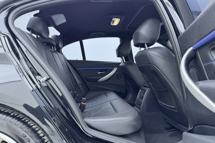 Used BMW 3 Series 2018 320i M Sport Package Interior 6