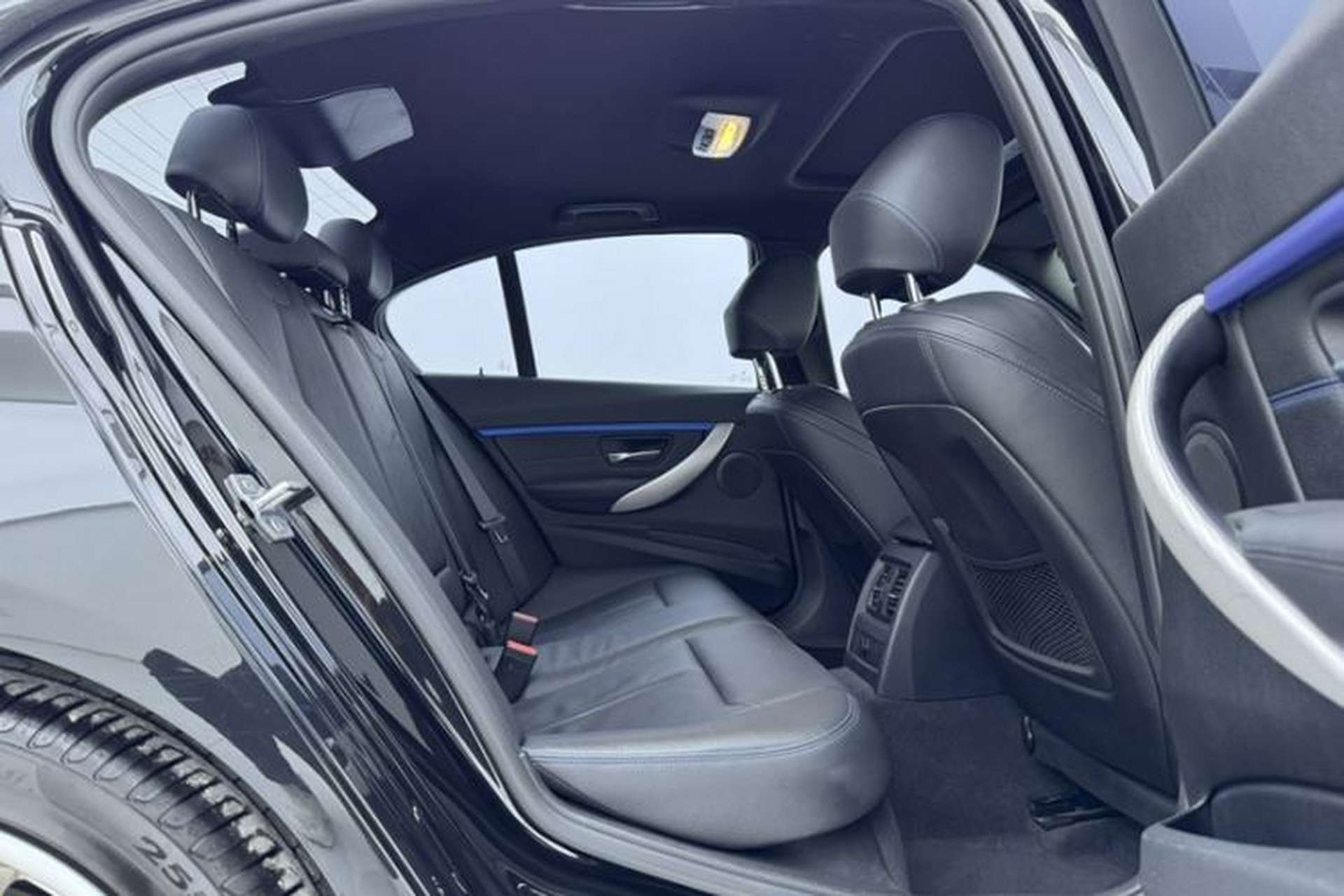 Used BMW 3 Series 2018 320i M Sport Package Interior 6
