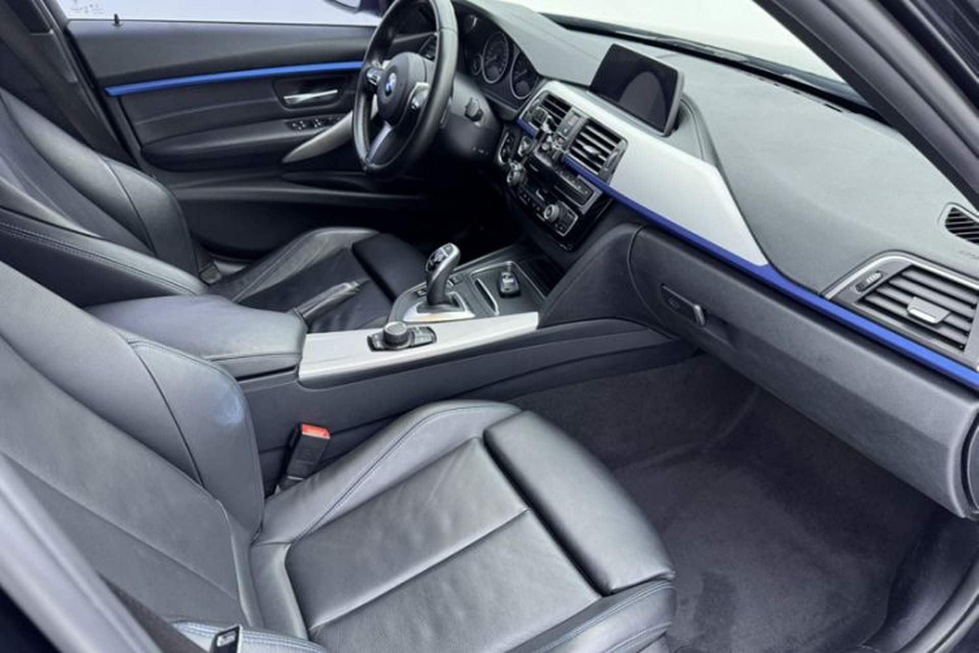 Used BMW 3 Series 2018 320i M Sport Package Interior 8