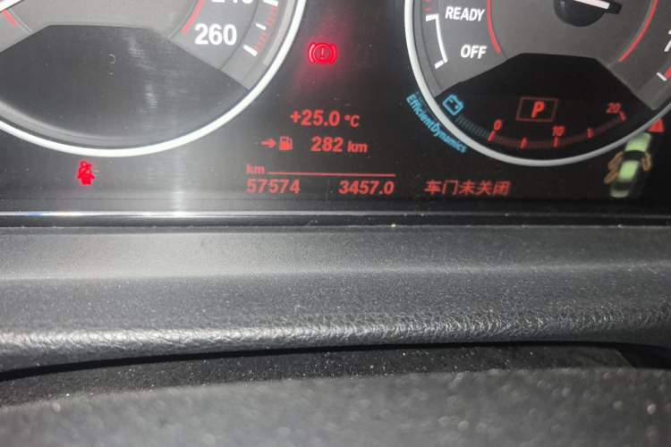 Used BMW 3 Series 2018 320i M Sport Package Odometer Close Up