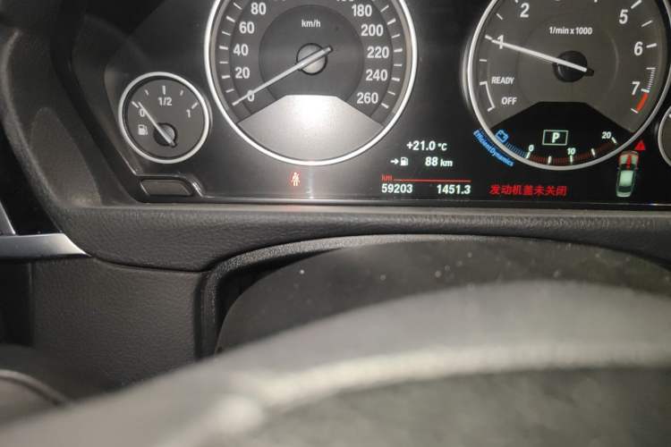 Used BMW 3 Series 2018 320Li Fashion Model Odometer Close Up