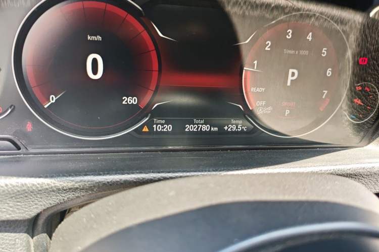 Used BMW 3 Series 2018 320i M Sport Night Edition Odometer Close Up