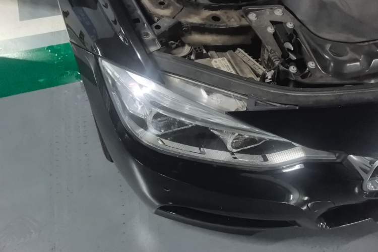 Used BMW 3 Series 2018 320i M Sport Package Right Front Headlight