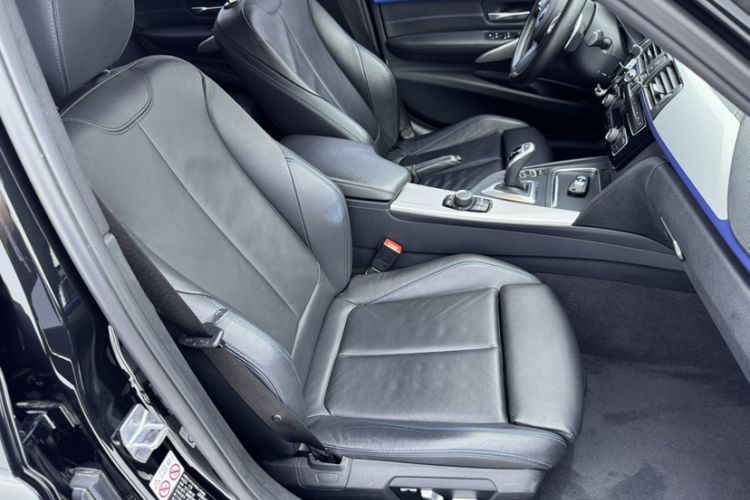 Used BMW 3 Series 2018 320i M Sport Package Right Front Seat