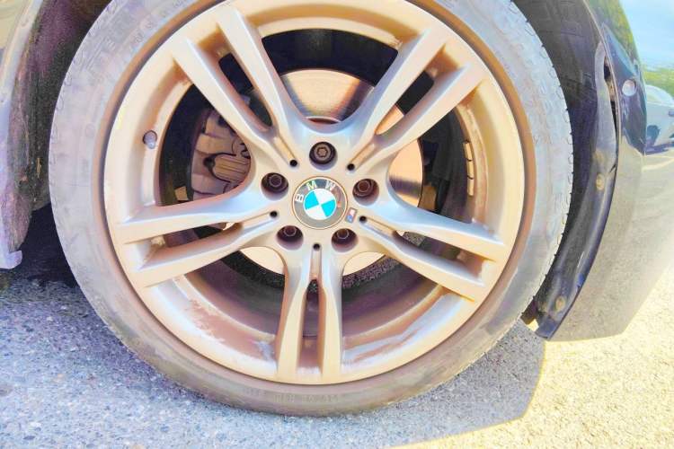 Used BMW 3 Series 2018 320Li Fashion Model Right Front Wheel Hub