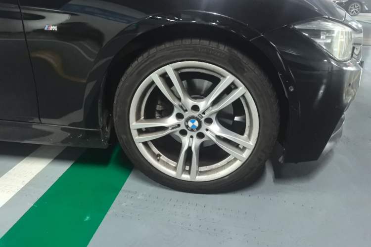 Used BMW 3 Series 2018 320i M Sport Package Right Front Wheel Hub