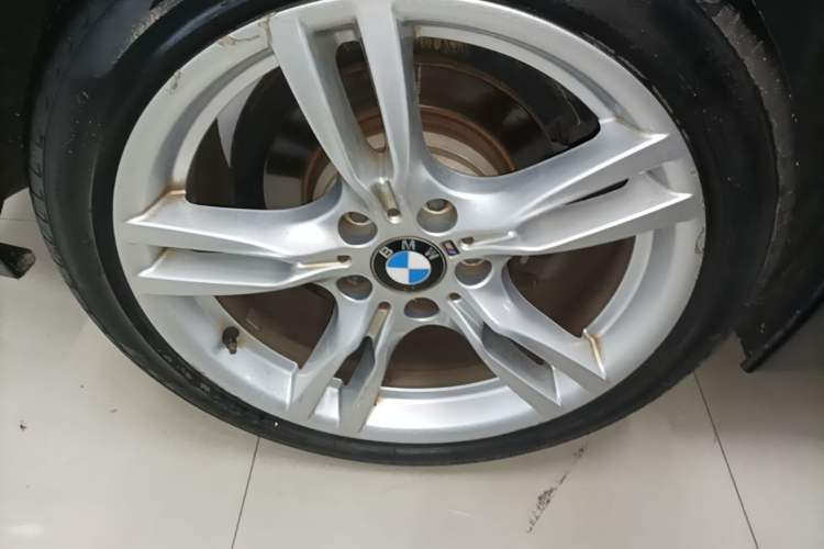 Used BMW 3 Series 2018 320Li Leading Model M Sport Package Right Rear Wheel Hub