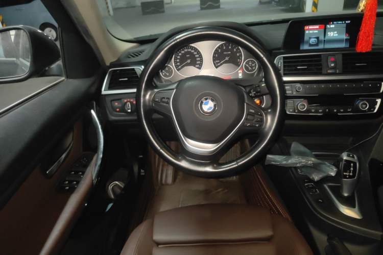 Used BMW 3 Series 2018 320Li Fashion Model Steering Wheel