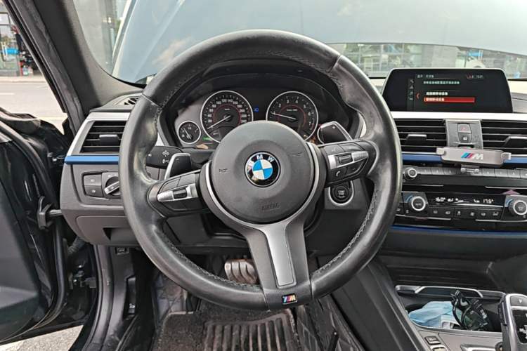Used BMW 3 Series 2018 320i M Sport Package Steering Wheel