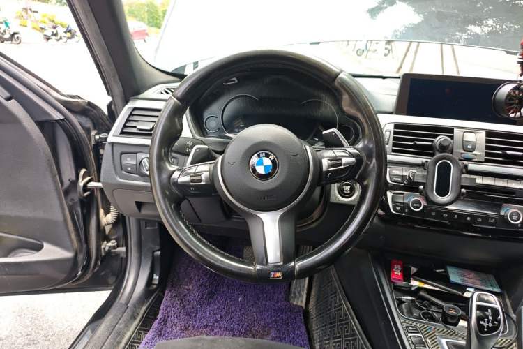 Used BMW 3 Series 2018 320i M Sport Night Edition Steering Wheel