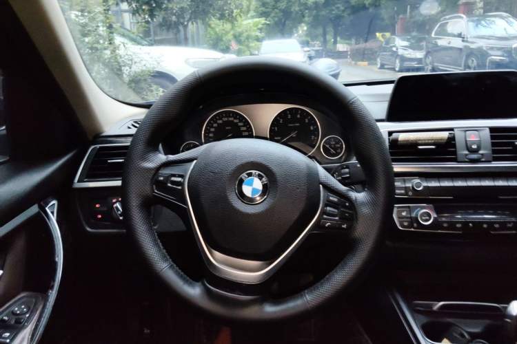 Used BMW 3 Series 2018 320Li Fashion Model Steering Wheel