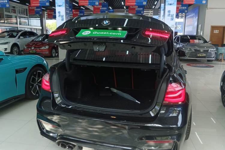 Used BMW 3 Series 2018 320i M Sport Night Edition Trunk