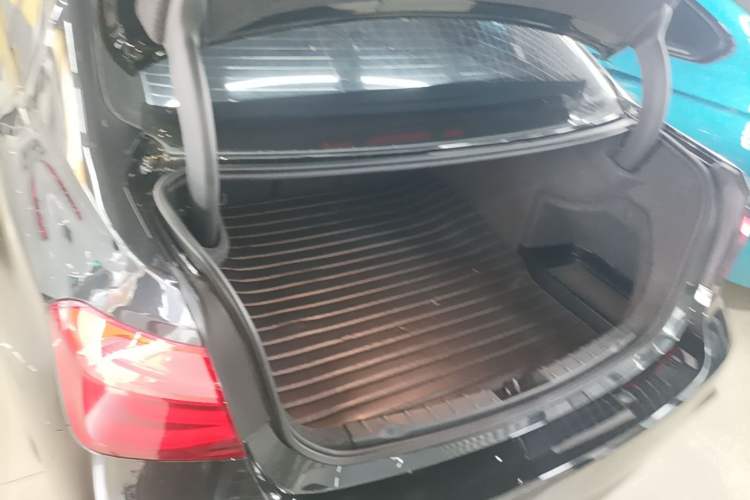 Used BMW 3 Series 2018 320Li Leading Model M Sport Package Trunk