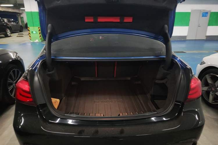 Used BMW 3 Series 2018 330Li M Sport Shadow Edition Trunk