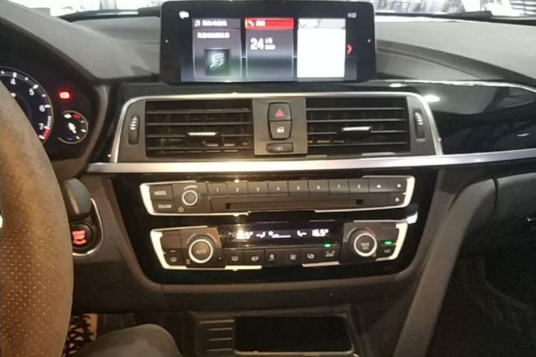 Used BMW 3 Series 2018 320Li Leading Model M Sport Package Audio And AC Panel