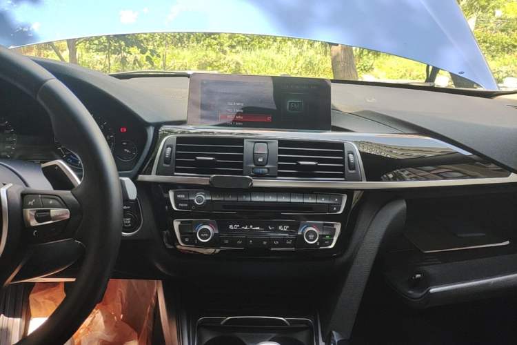 Used BMW 3 Series 2018 320Li Leading Model M Sport Package Audio And AC Panel