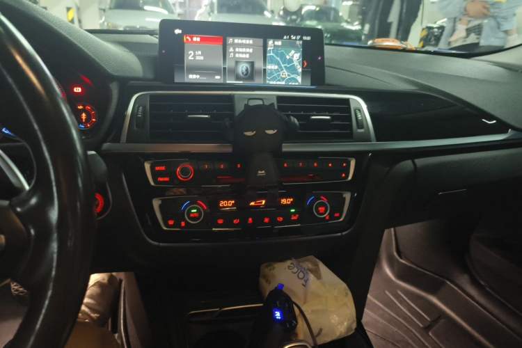 Used BMW 3 Series 2018 320Li Leading Model M Sport Package Audio And AC Panel