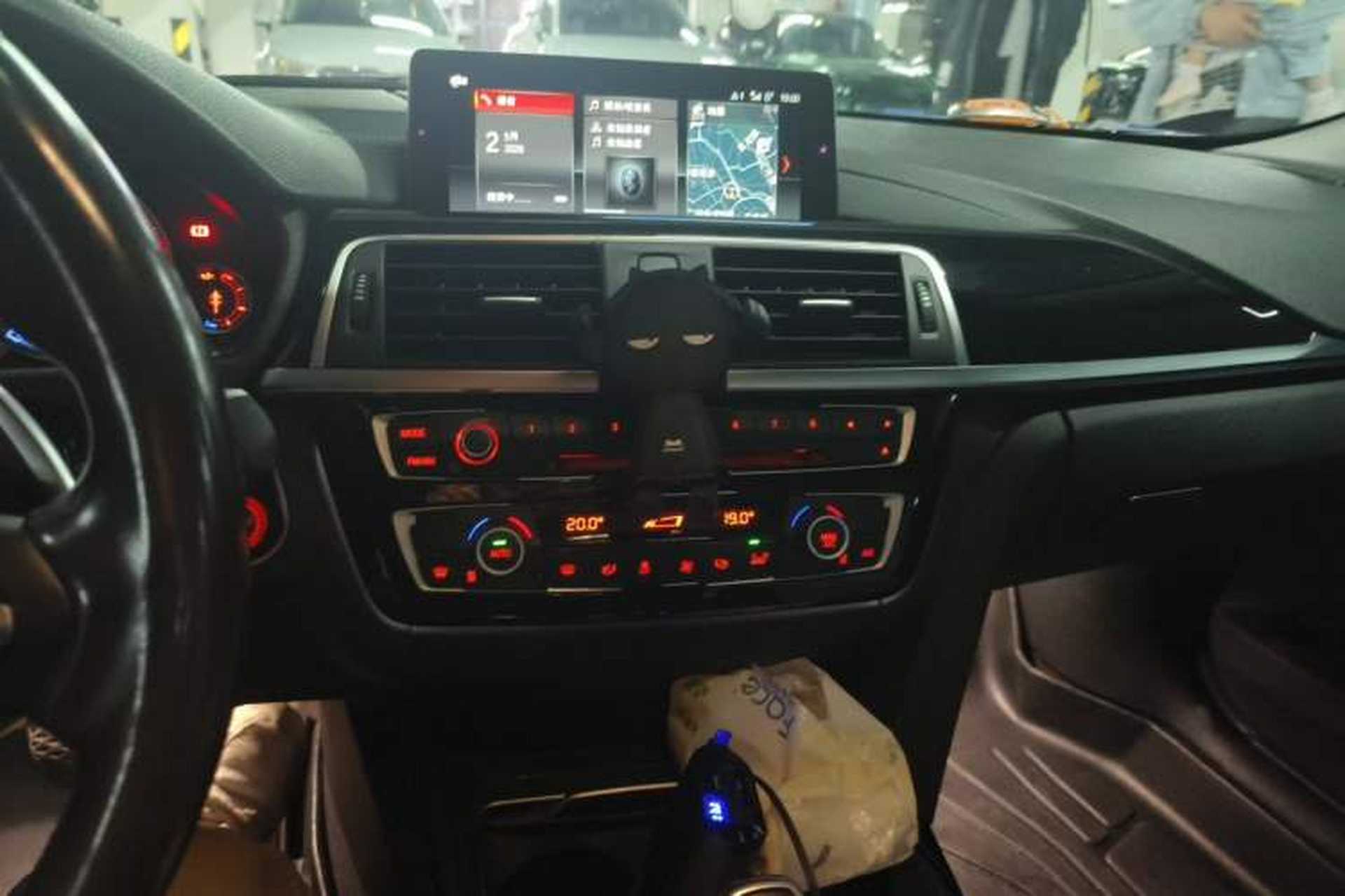 Used BMW 3 Series 2018 320Li Leading Model M Sport Package Audio And AC Panel