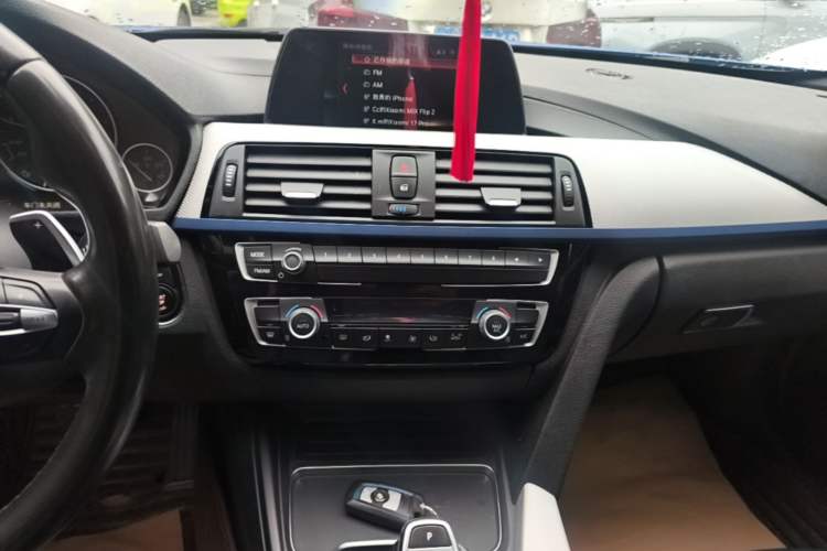 Used BMW 3 Series 2018 320i M Sport Package Audio And AC Panel
