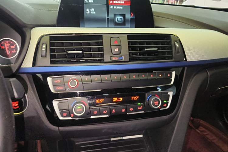 Used BMW 3 Series 2018 320i M Sport Package Audio And AC Panel