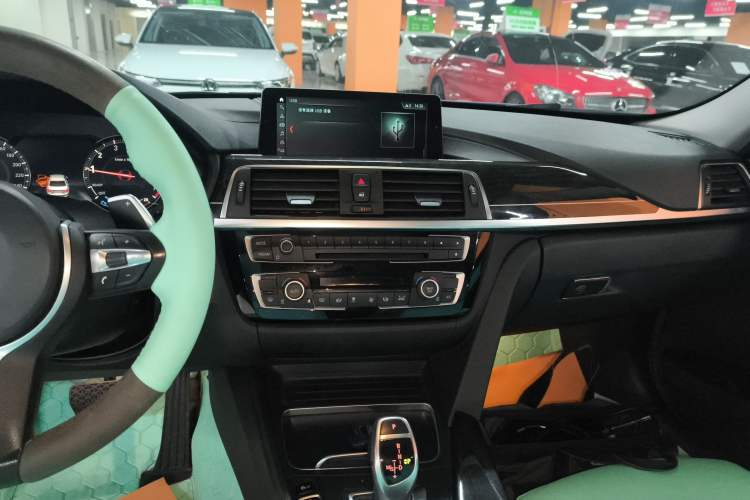 Used BMW 3 Series 2018 320Li M Sport Night Edition Audio And AC Panel