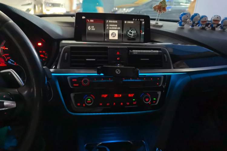 Used BMW 3 Series 2018 320Li Leading Model M Sport Package Audio And AC Panel