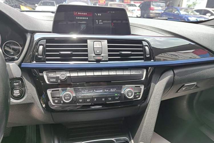 Used BMW 3 Series 2018 320i M Sport Package Audio And AC Panel