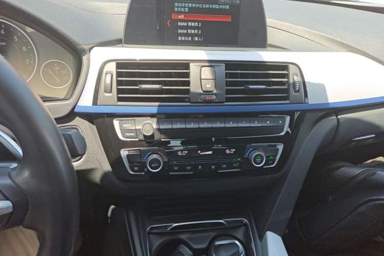 Used BMW 3 Series 2018 320i M Sport Night Edition Audio And AC Panel