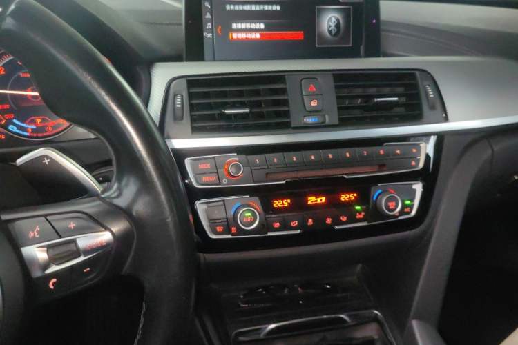 Used BMW 3 Series 2018 320i M Sport Night Edition Audio And AC Panel