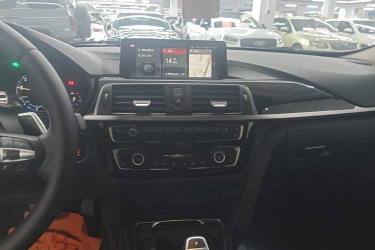 Used BMW 3 Series 2018 320Li Leading Model M Sport Package Audio And AC Panel
