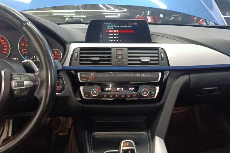 Used BMW 3 Series 2018 320i M Sport Package Audio And AC Panel