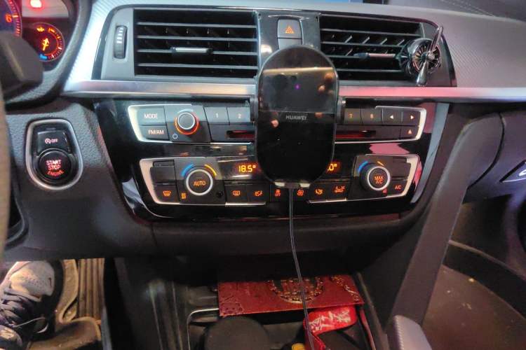 Used BMW 3 Series 2018 320i M Sport Night Edition Audio And AC Panel