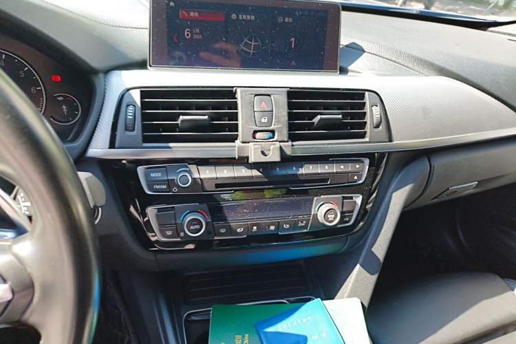 Used BMW 3 Series 2018 320i M Sport Night Edition Audio And AC Panel
