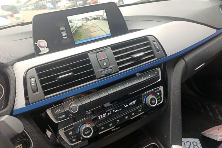 Used BMW 3 Series 2018 320i M Sport Package Audio And AC Panel