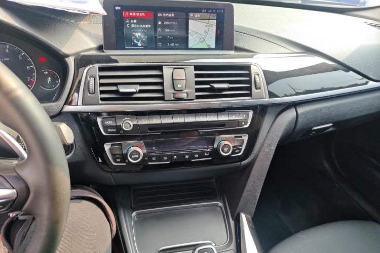 Used BMW 3 Series 2018 320Li Leading Model M Sport Package Audio And AC Panel