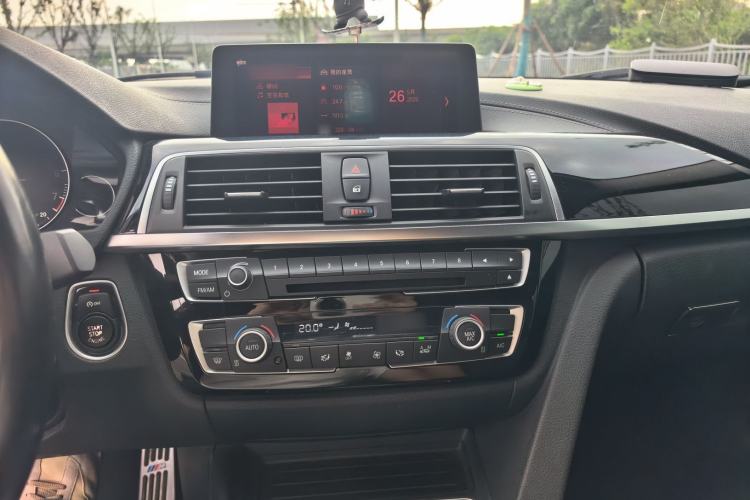 Used BMW 3 Series 2018 320Li Leading Model M Sport Package Audio And AC Panel