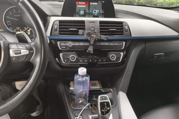 Used BMW 3 Series 2018 320i M Sport Package Audio And AC Panel