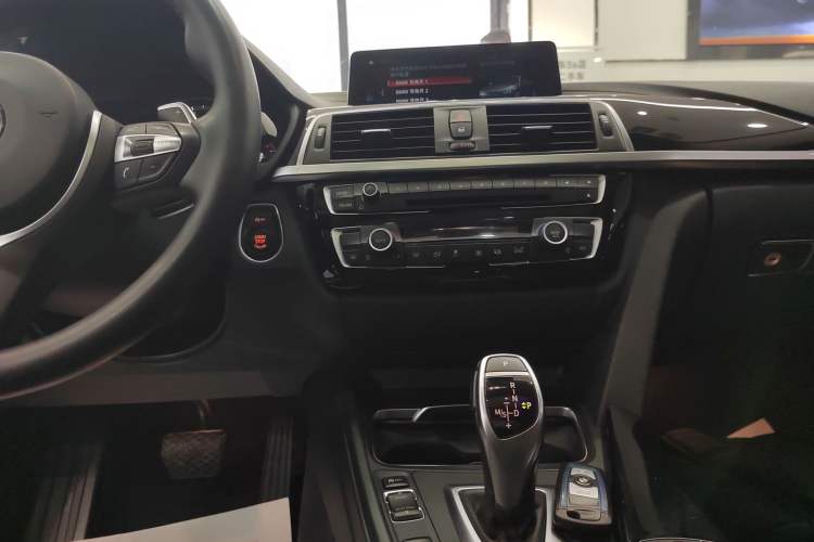 Used BMW 3 Series 2018 320Li Leading Model M Sport Package Audio And AC Panel