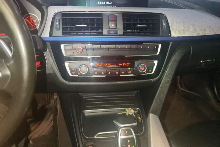 Used BMW 3 Series 2018 320i M Sport Package Audio And AC Panel