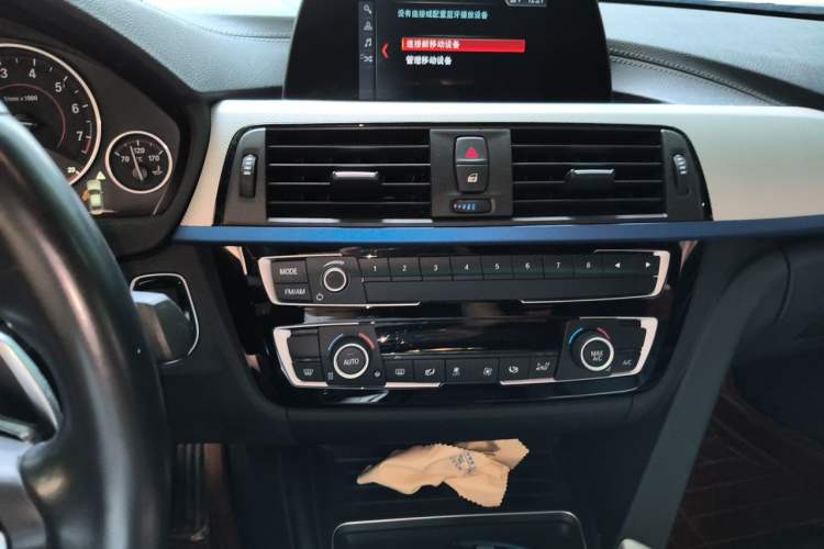 Used BMW 3 Series 2018 320i M Sport Package Audio And AC Panel