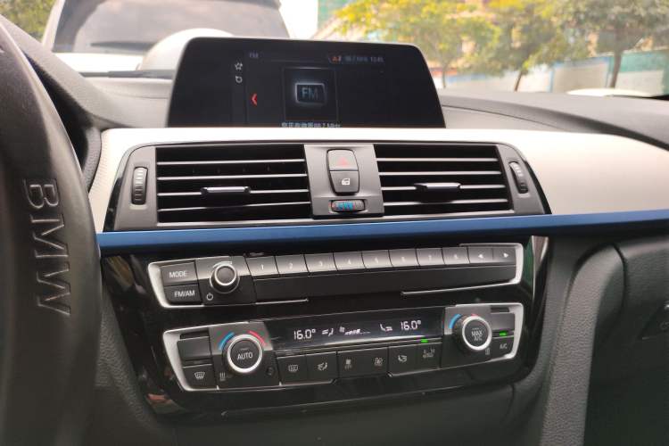 Used BMW 3 Series 2018 320Li M Sport Night Edition Audio And AC Panel