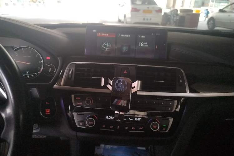 Used BMW 3 Series 2018 320Li Leading Model M Sport Package Audio And AC Panel
