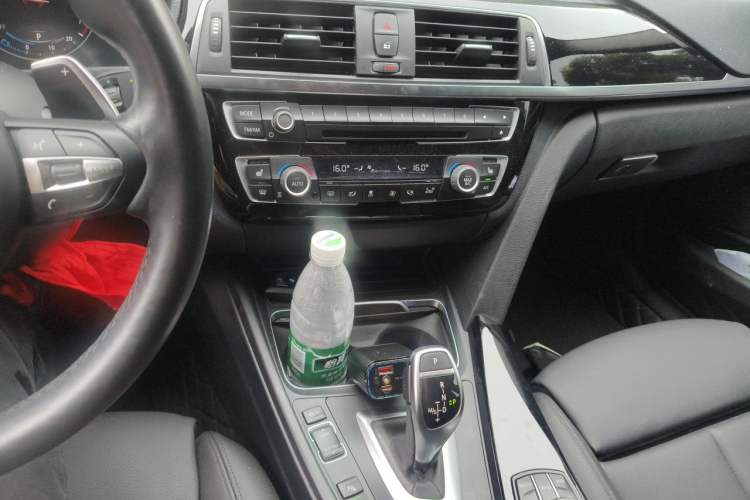 Used BMW 3 Series 2018 320Li Leading Model M Sport Package Audio And AC Panel
