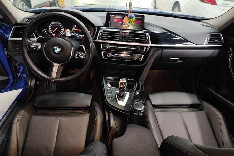 Used BMW 3 Series 2018 320Li Leading Model M Sport Package Audio And AC Panel